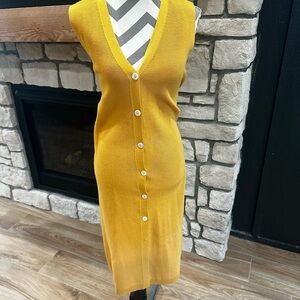 Cyrus Women's Yellow/Gold Sweater Duster Cardigan. Button -Up Sleeveless